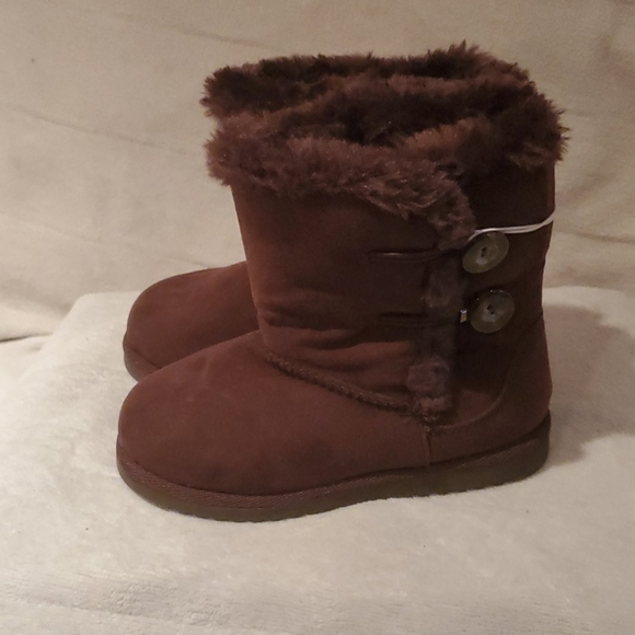 Cherokee Brown Boots - Picture 2 of 3